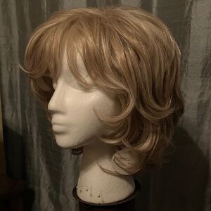 💕Elegant Women's Wig Dirty Blond with Highlights.  Change your look instantly.